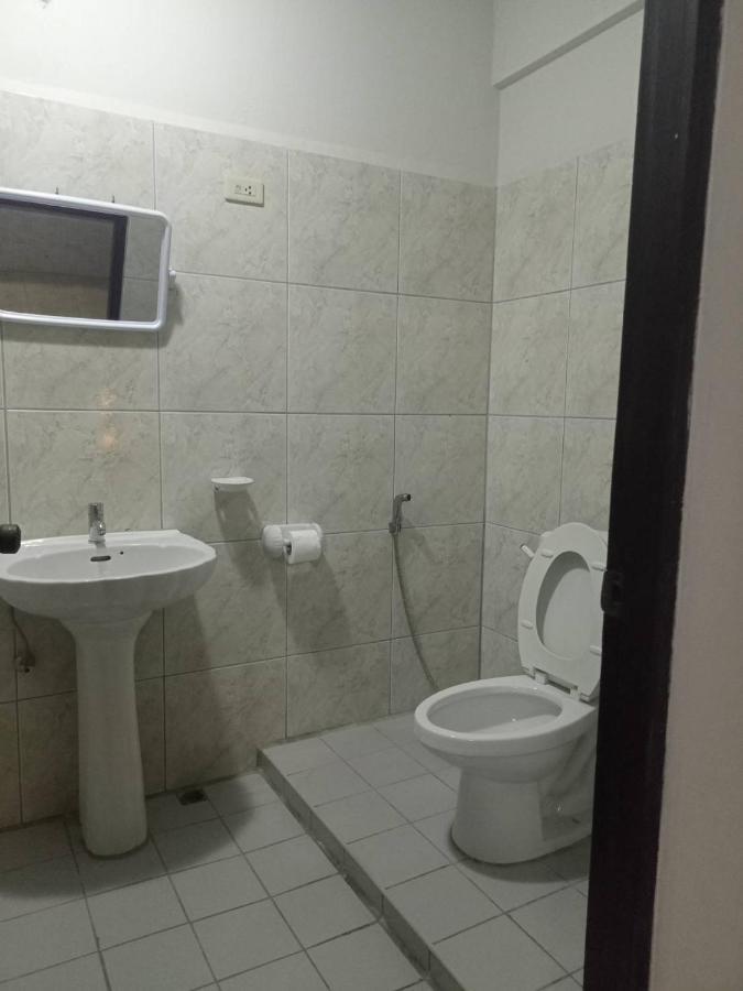 Pluemchai Guesthouse Jomtien Beach Buitenkant foto
