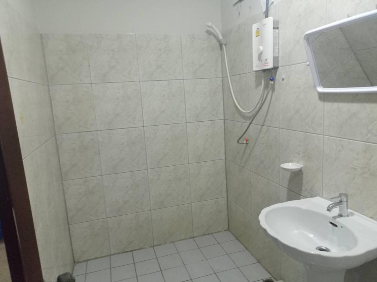 Pluemchai Guesthouse Jomtien Beach Buitenkant foto