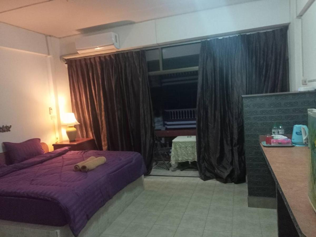 Pluemchai Guesthouse Jomtien Beach Buitenkant foto
