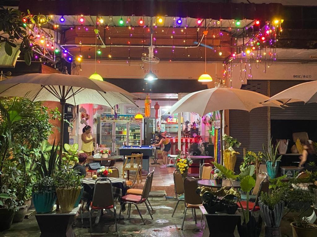 Pluemchai Guesthouse Jomtien Beach Buitenkant foto