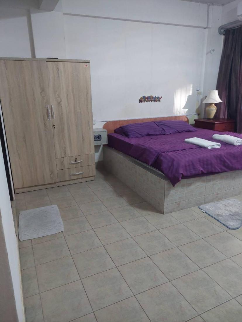 Pluemchai Guesthouse Jomtien Beach Buitenkant foto