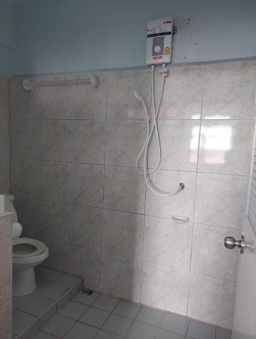 Pluemchai Guesthouse Jomtien Beach Buitenkant foto