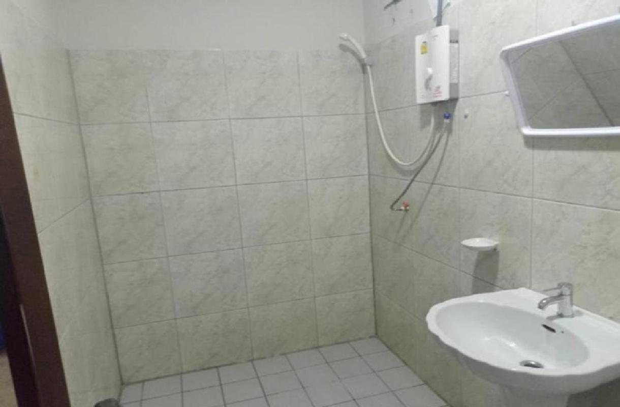 Pluemchai Guesthouse Jomtien Beach Buitenkant foto