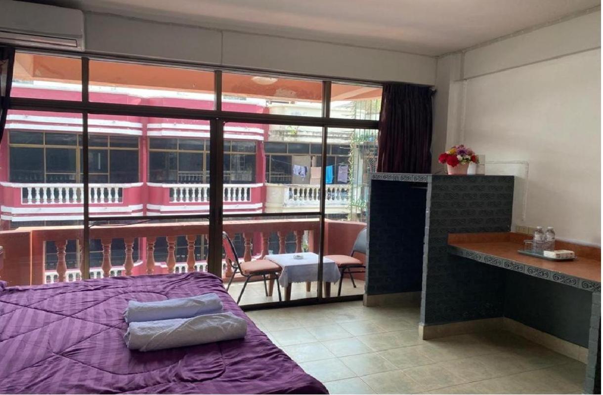 Pluemchai Guesthouse Jomtien Beach Buitenkant foto