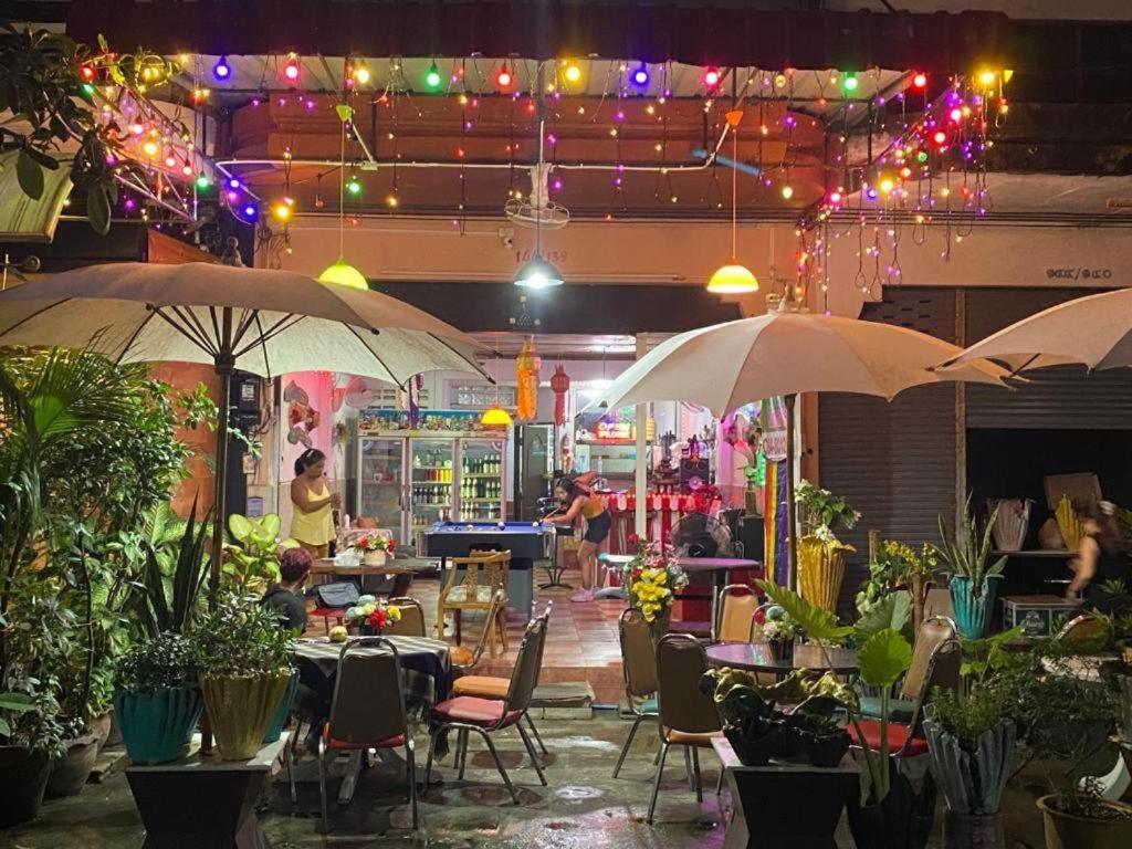 Pluemchai Guesthouse Jomtien Beach Buitenkant foto