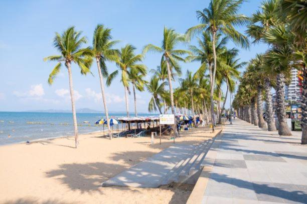 Pluemchai Guesthouse Jomtien Beach Buitenkant foto